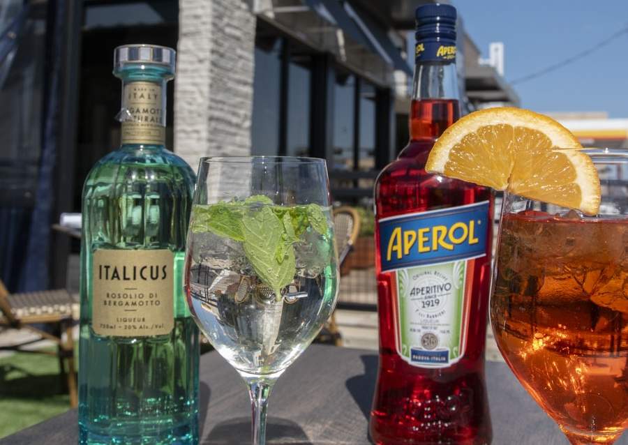 Featured image for post: What is an Italicus Spitz? Types of Italian Spritzes